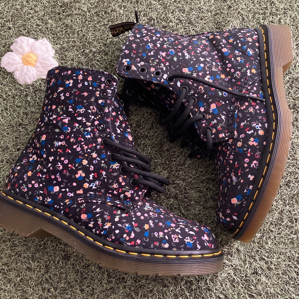 Floral Docs💙❣️